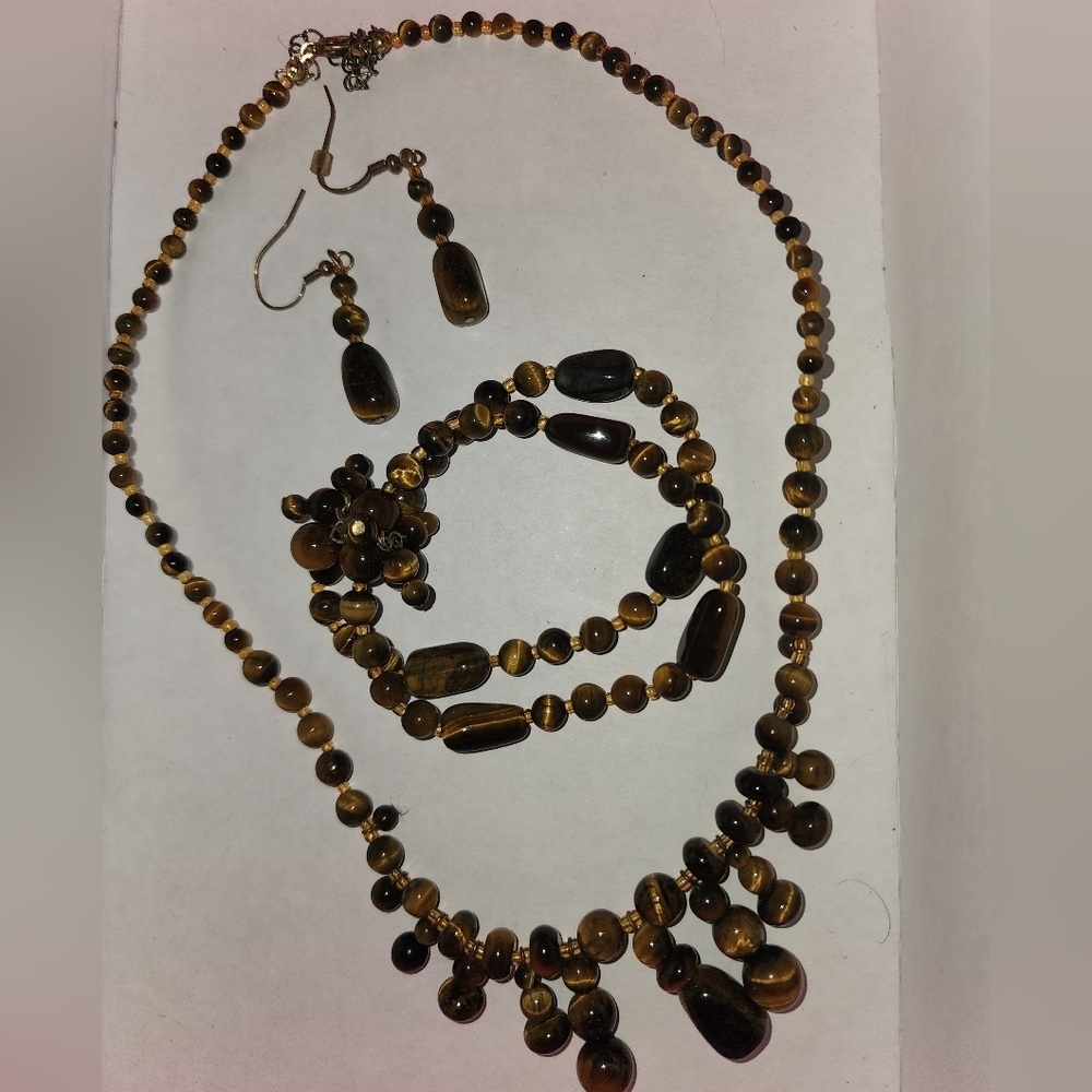 *X NWOT Necklace/Bracelet/Earring Set